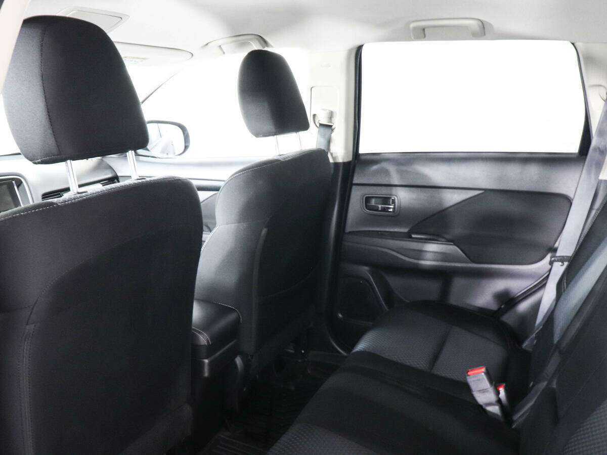 Купить Mitsubishi Outlander с пробегом. Фото: #11