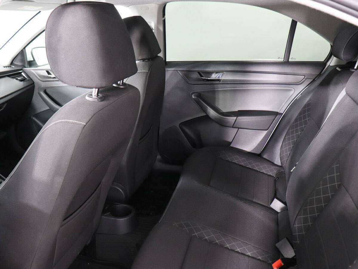 Купить Skoda Rapid с пробегом. Фото: #10