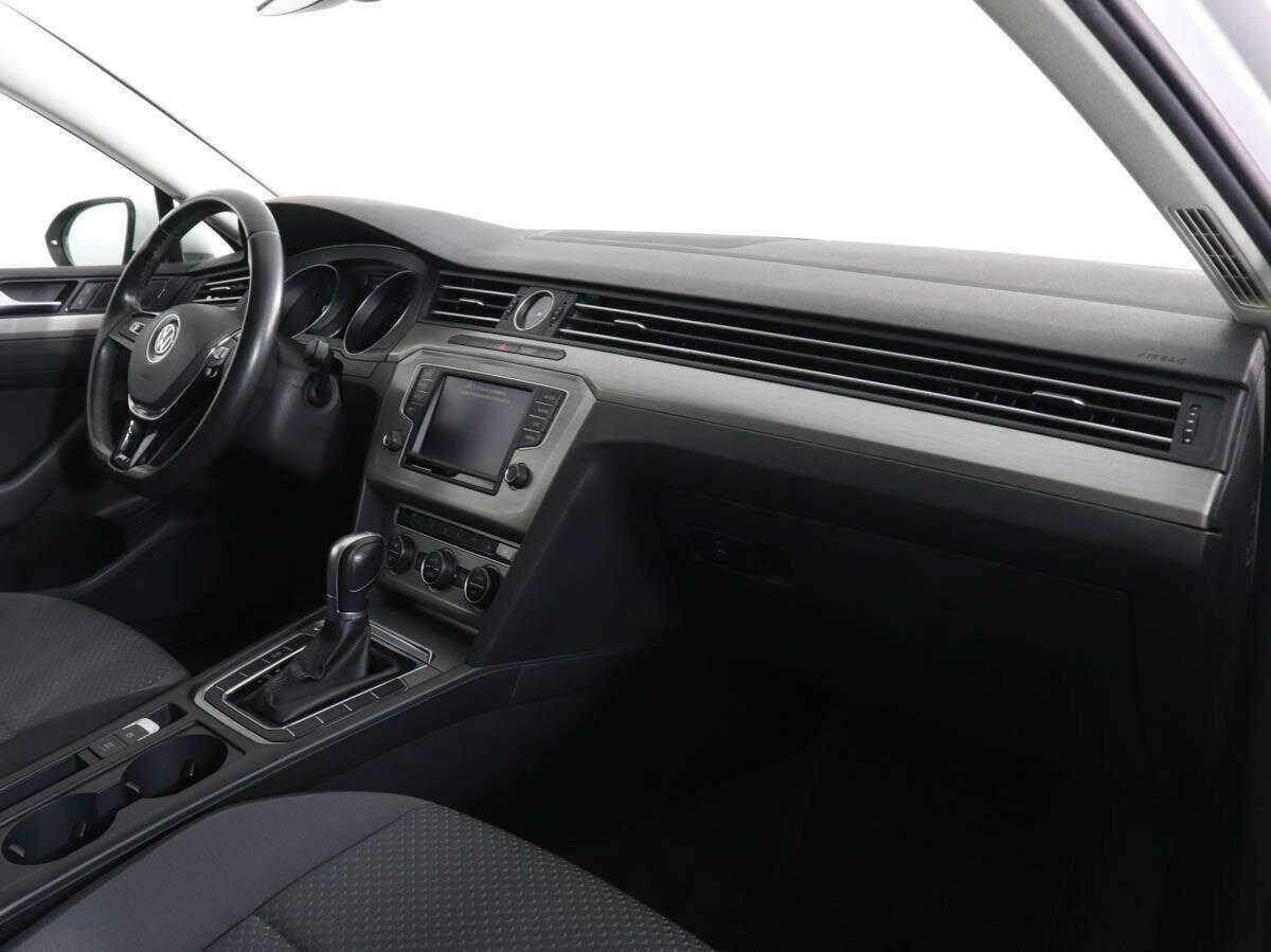 Купить Volkswagen Passat с пробегом. Фото: #9