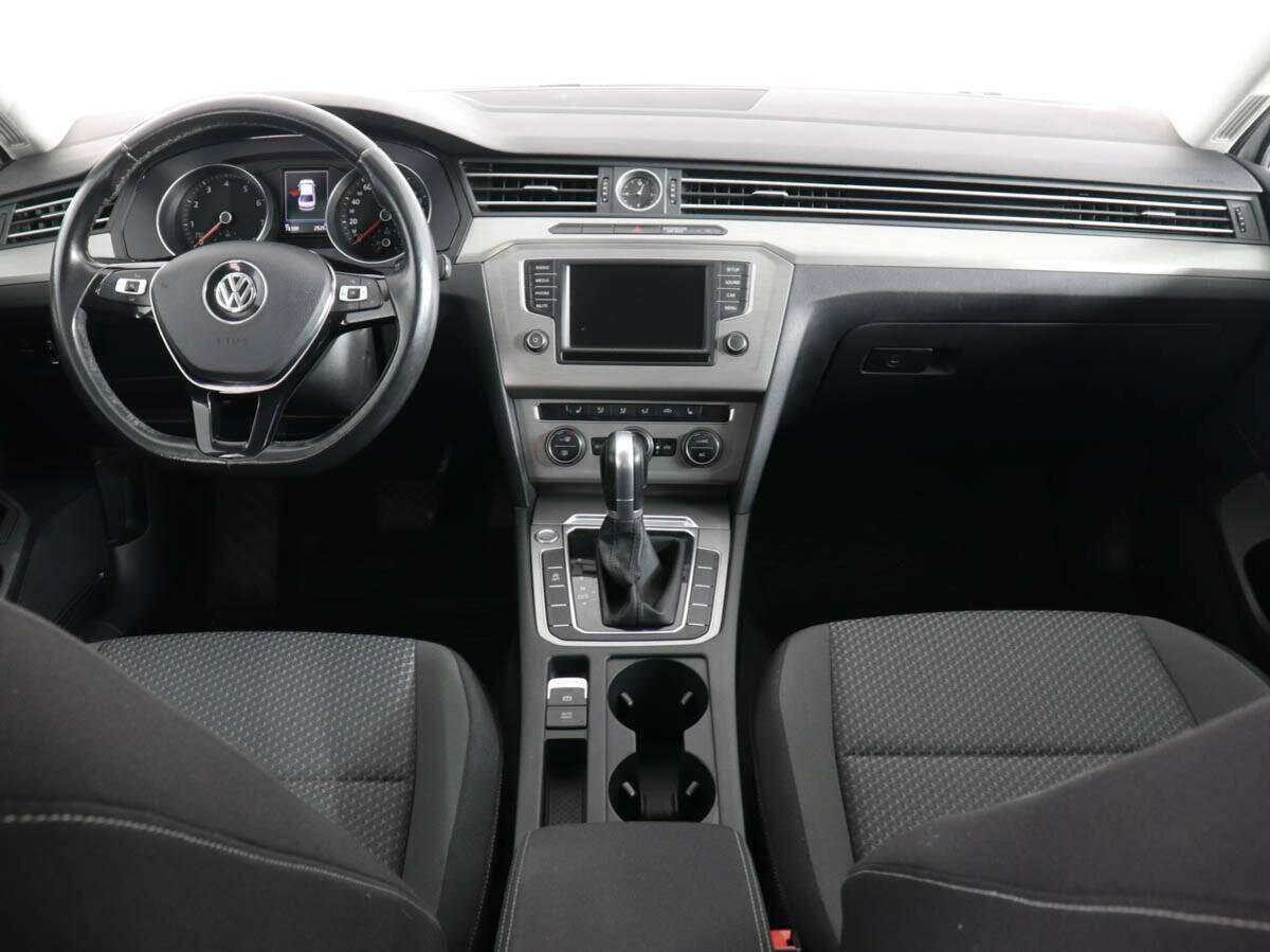 Купить Volkswagen Passat с пробегом. Фото: #10