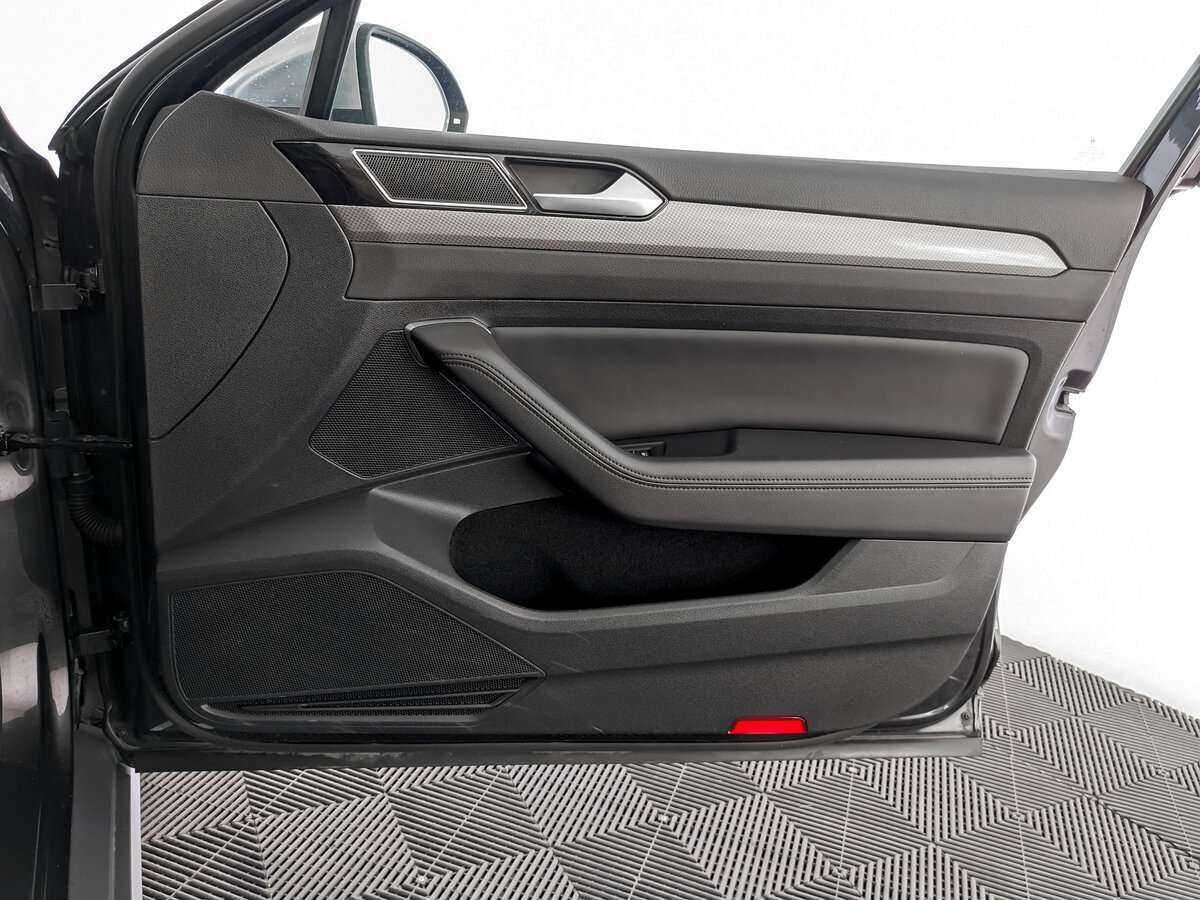 Купить Volkswagen Passat с пробегом. Фото: #25