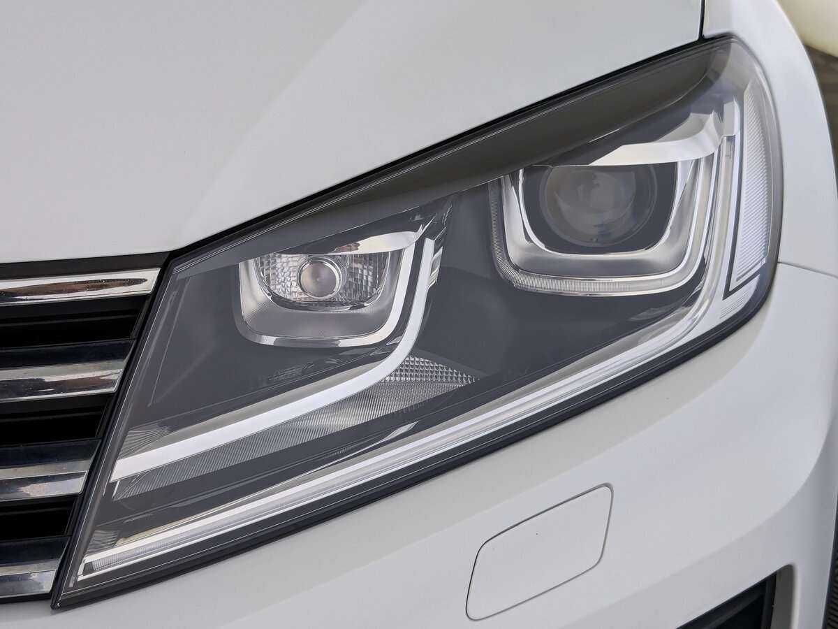 Купить Volkswagen Touareg с пробегом. Фото: #10