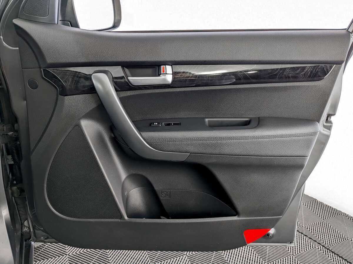 Купить Kia Sorento с пробегом. Фото: #17