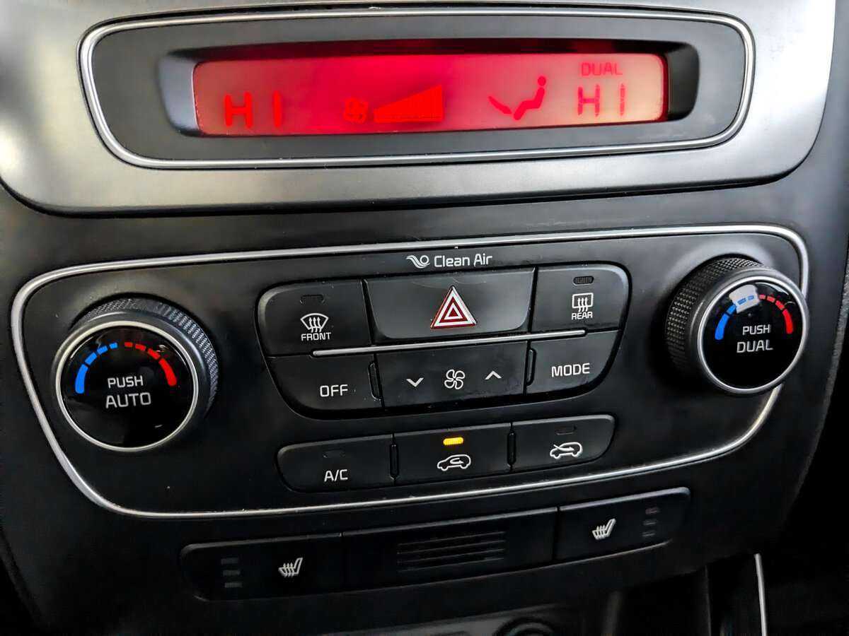 Купить Kia Sorento с пробегом. Фото: #19