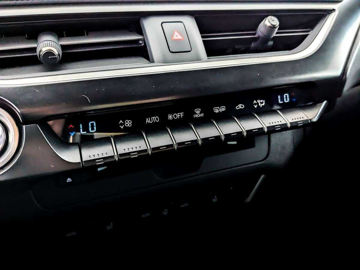 Купить Lexus UX с пробегом. Фото: #20