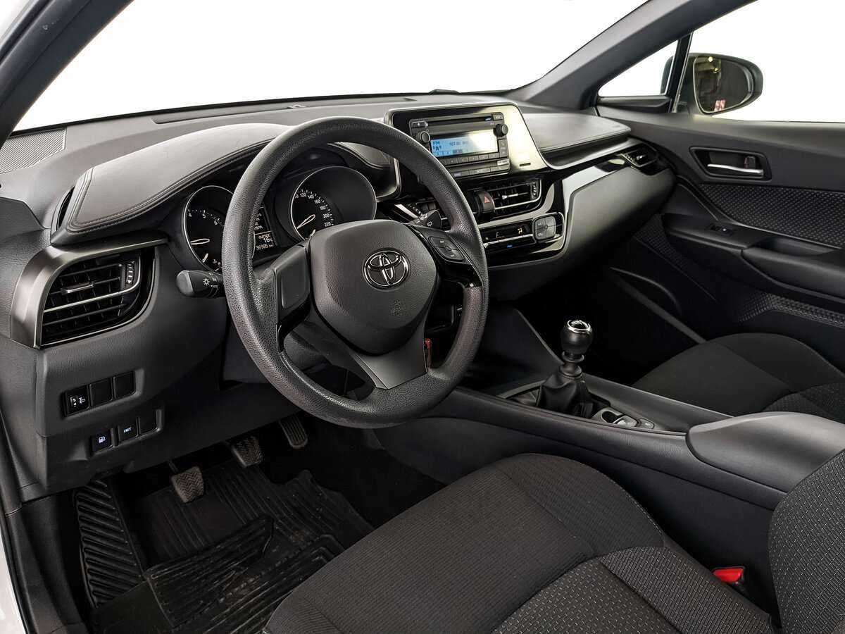 Купить Toyota C-HR с пробегом. Фото: #9