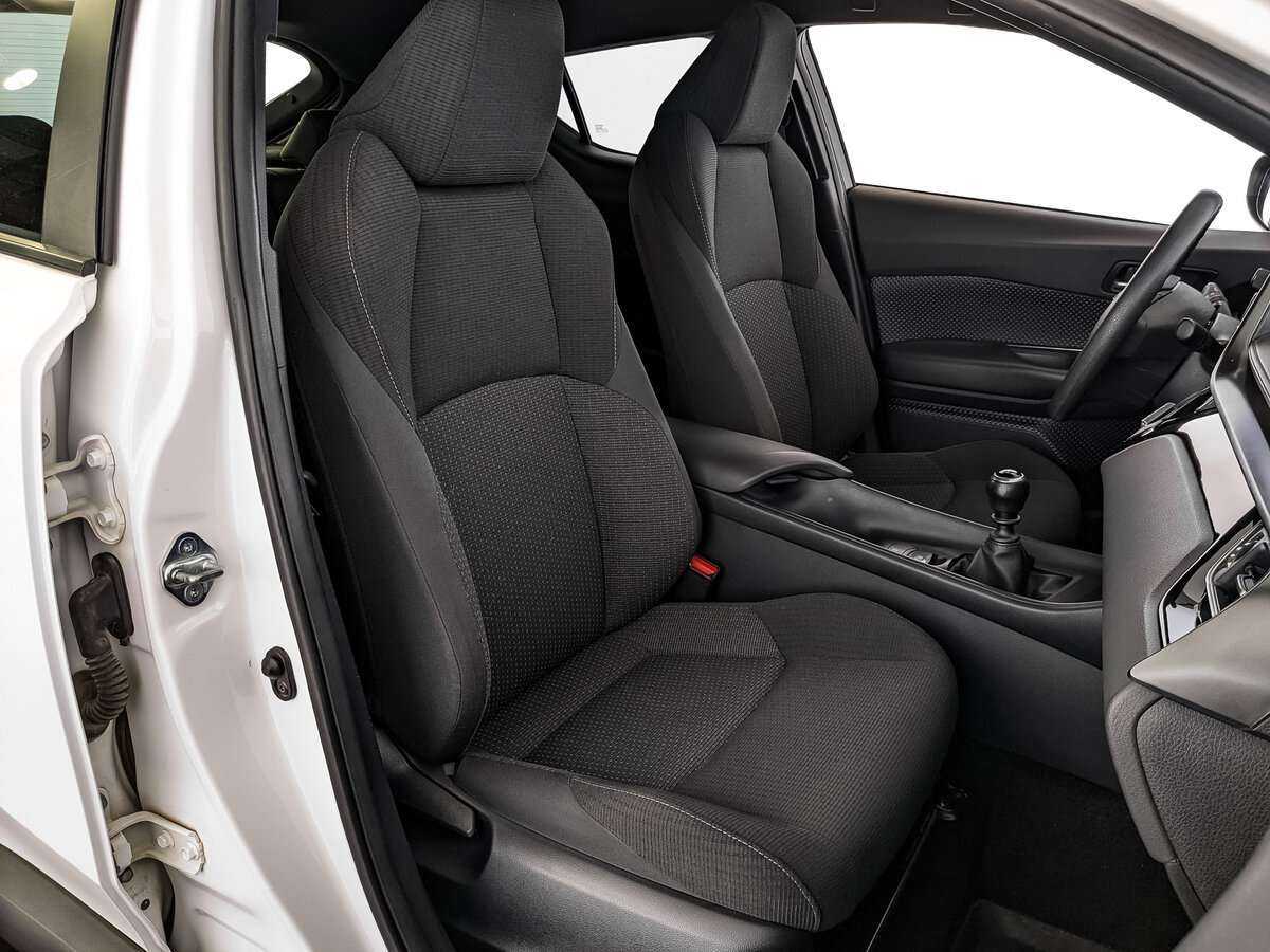 Купить Toyota C-HR с пробегом. Фото: #18