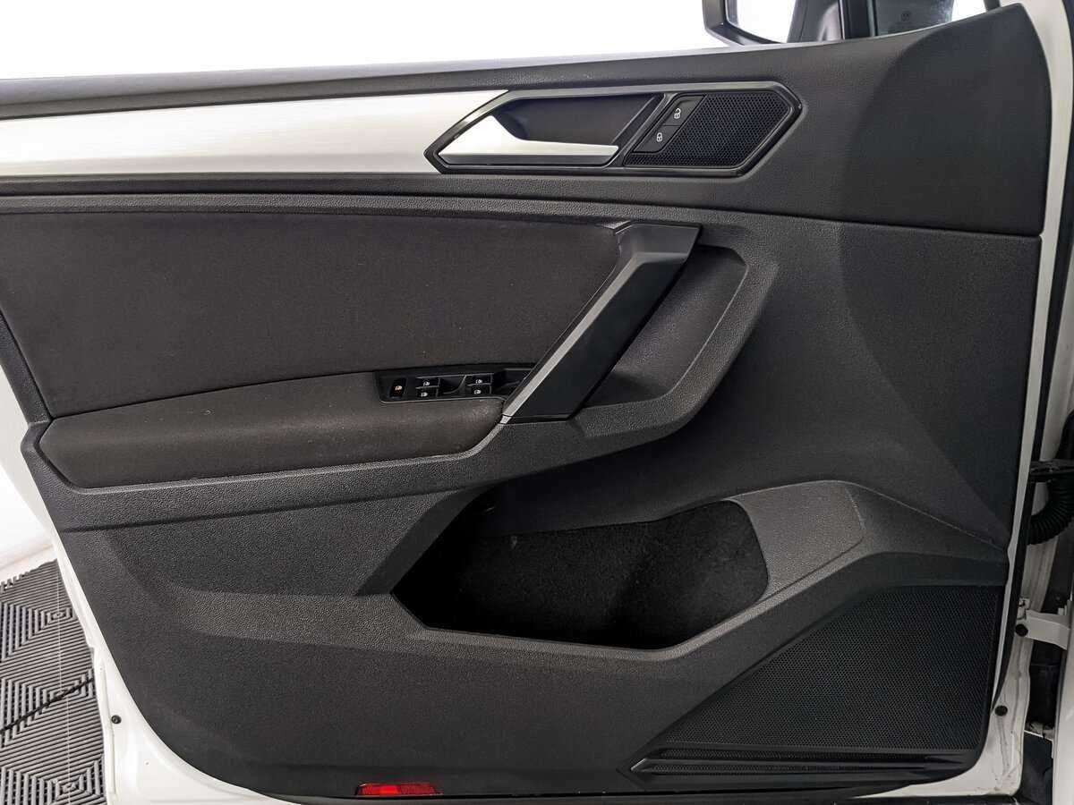 Купить Volkswagen Tiguan с пробегом. Фото: #14