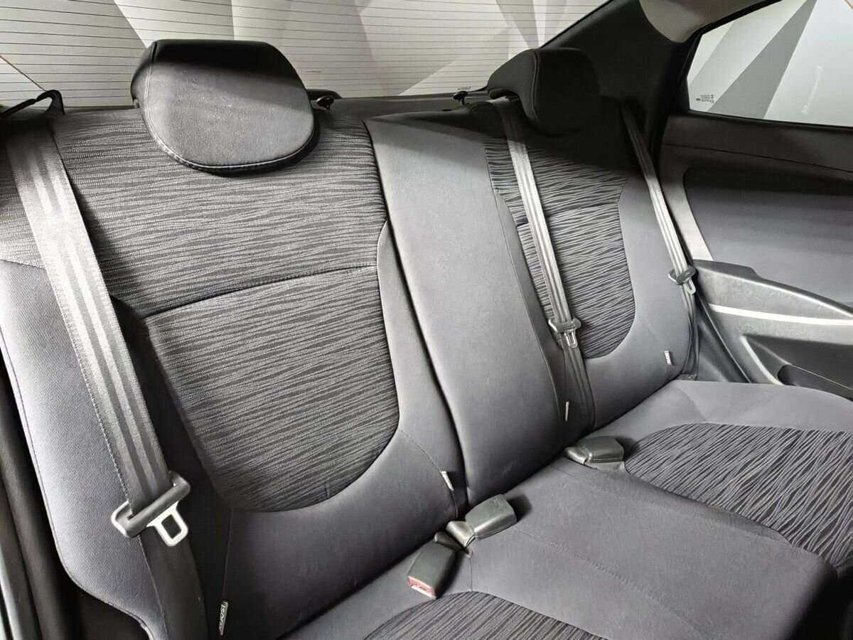 Купить Hyundai Solaris с пробегом. Фото: #11