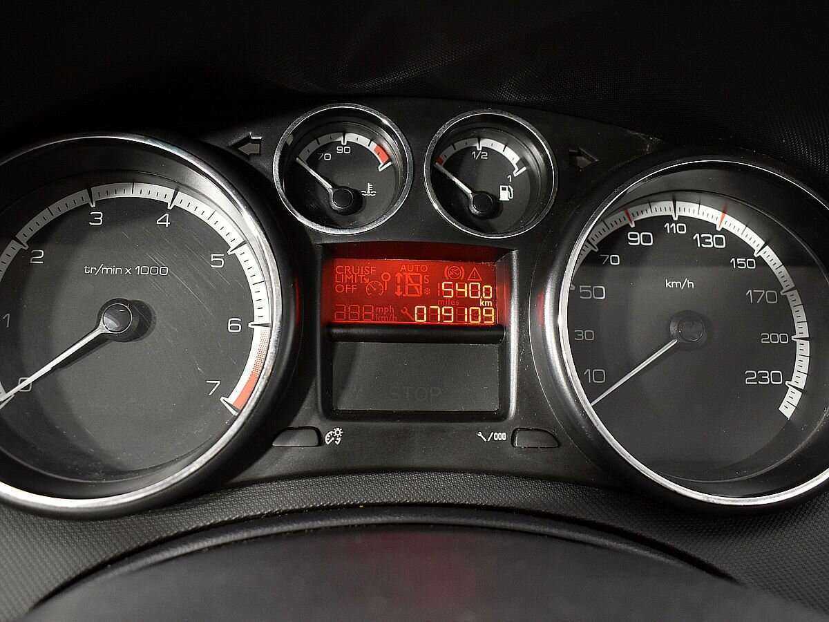 Купить Peugeot 408 с пробегом. Фото: #11