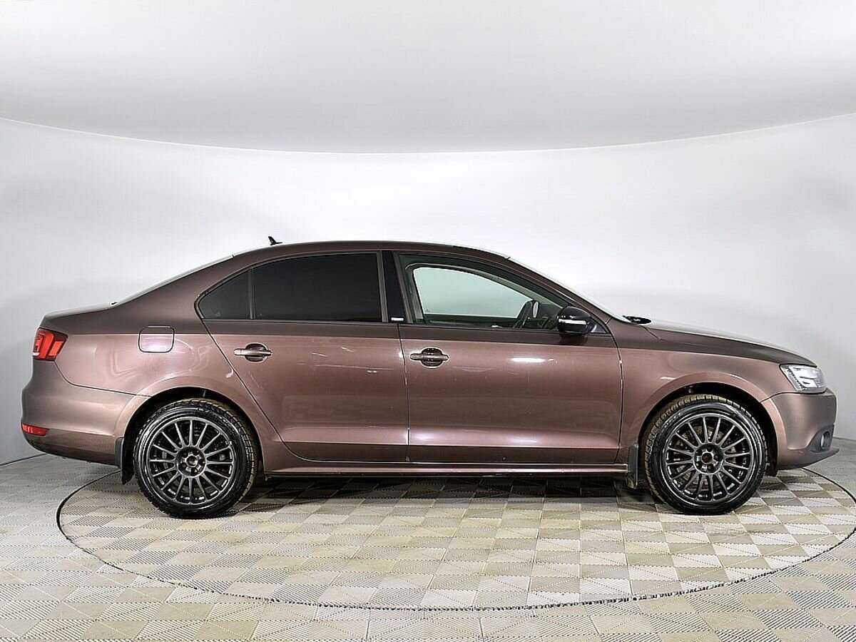 Купить Volkswagen Jetta с пробегом. Фото: #3