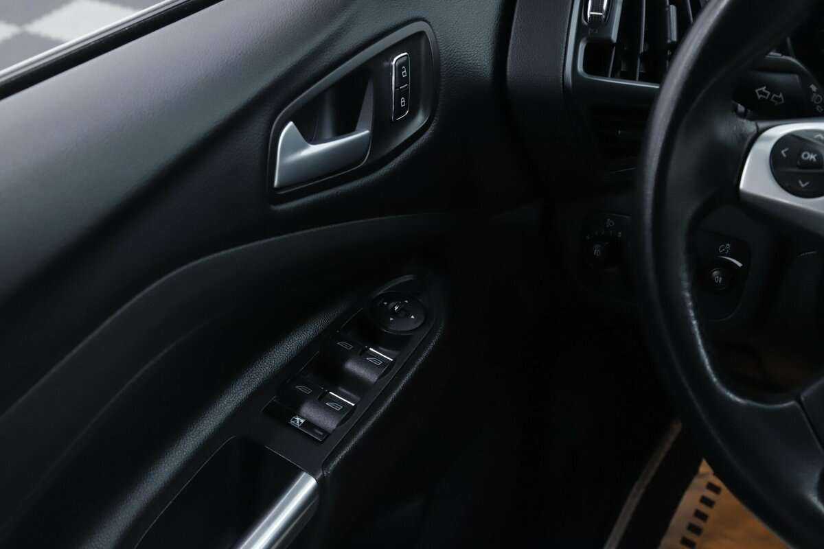 Купить Ford Kuga с пробегом. Фото: #9