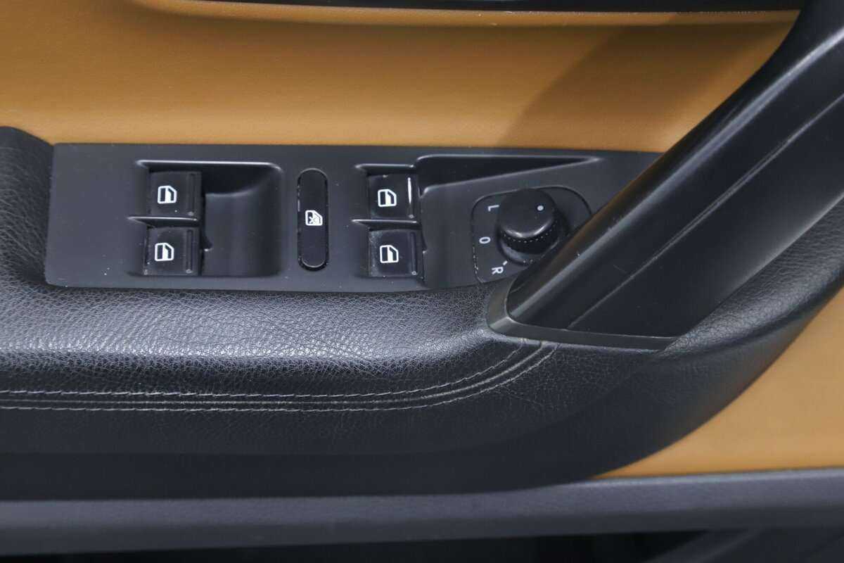 Купить Volkswagen Passat CC с пробегом. Фото: #7