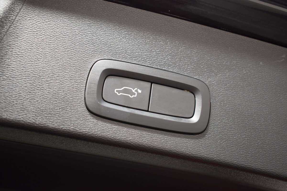 Купить Volvo XC40 с пробегом. Фото: #6