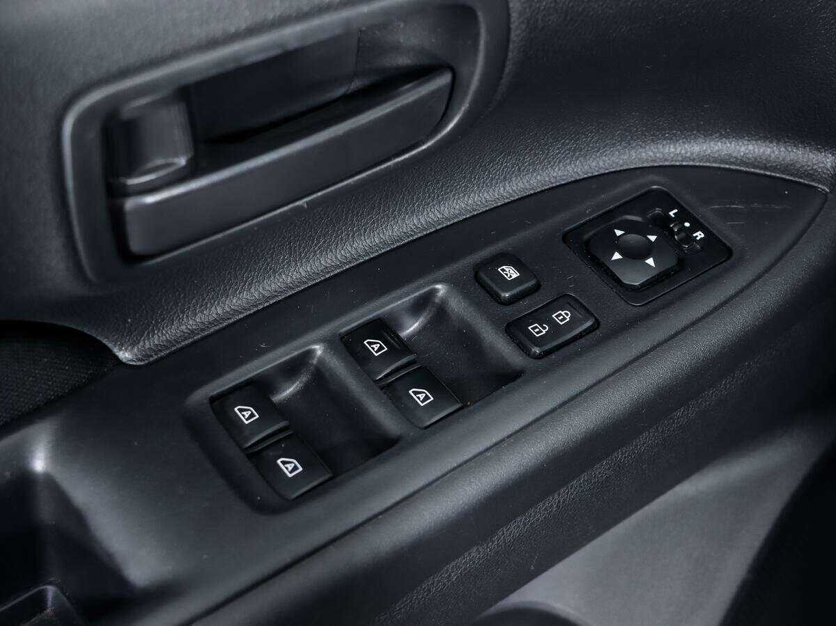 Купить Mitsubishi Outlander с пробегом. Фото: #11