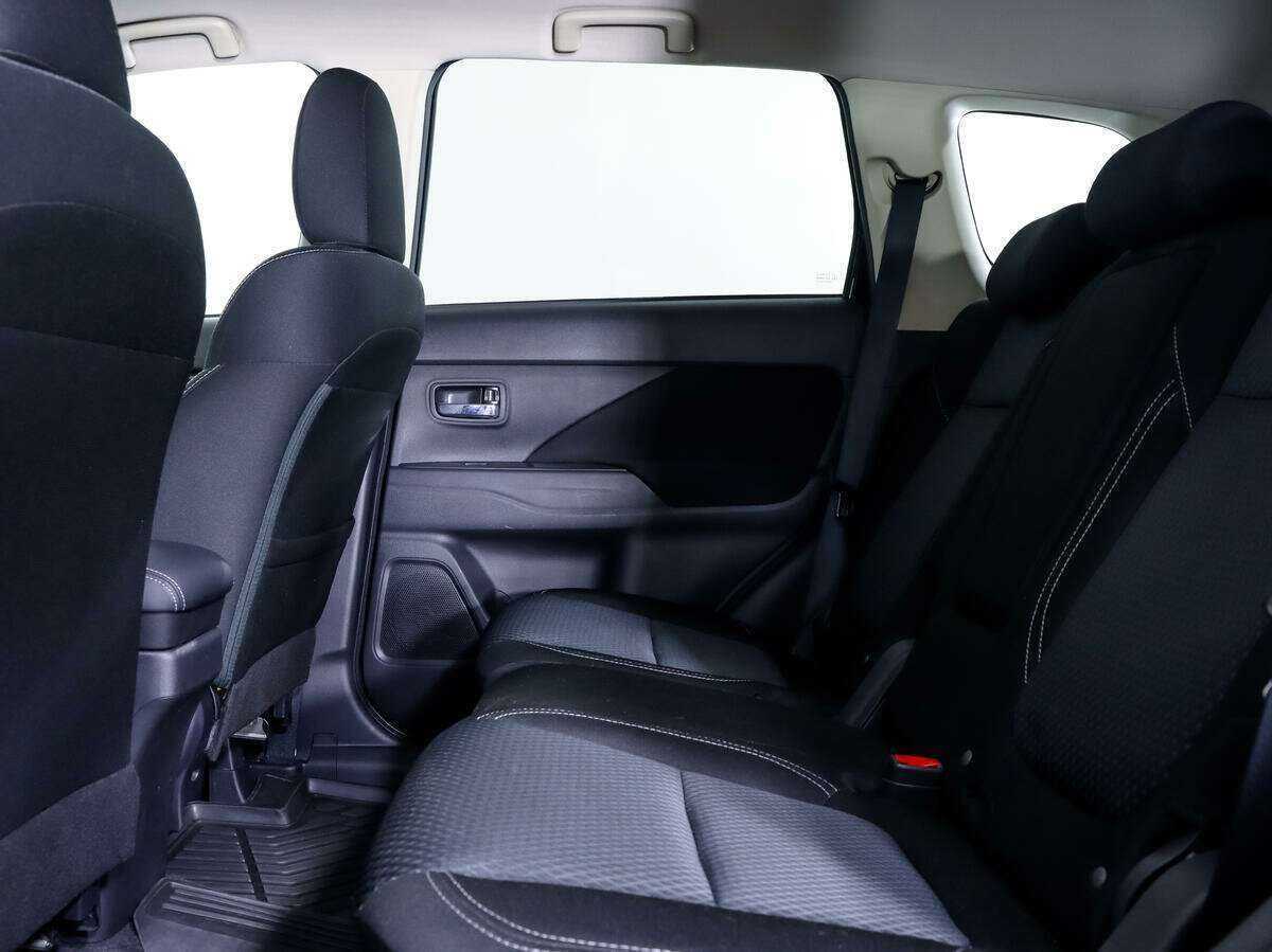Купить Mitsubishi Outlander с пробегом. Фото: #10