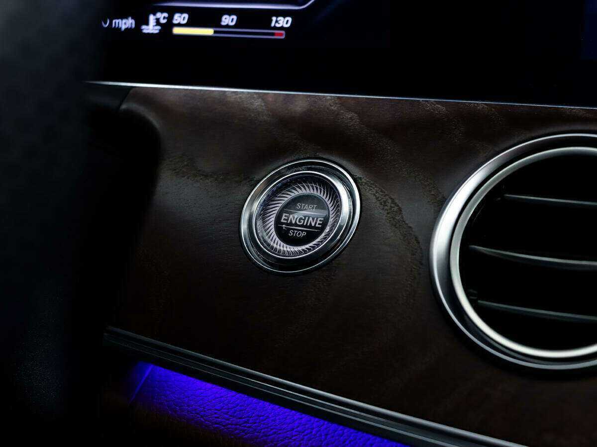 Купить Mercedes-Benz E-Класс с пробегом. Фото: #17