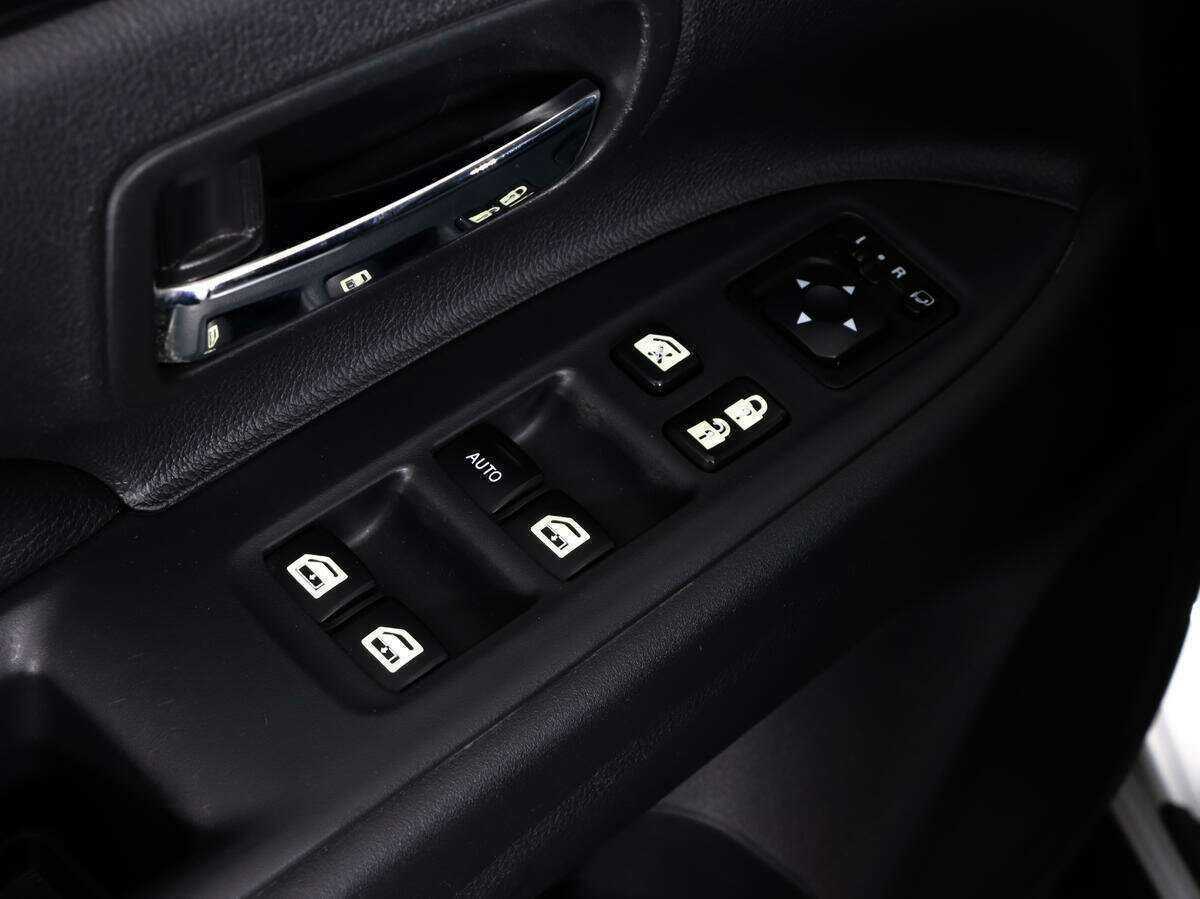 Купить Mitsubishi Outlander с пробегом. Фото: #11