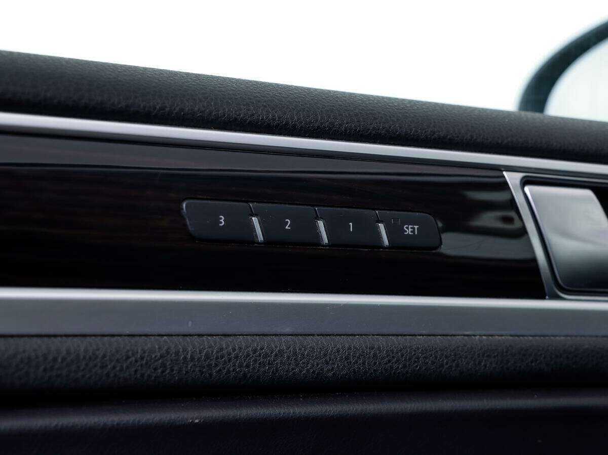 Купить Volkswagen Touareg с пробегом. Фото: #12