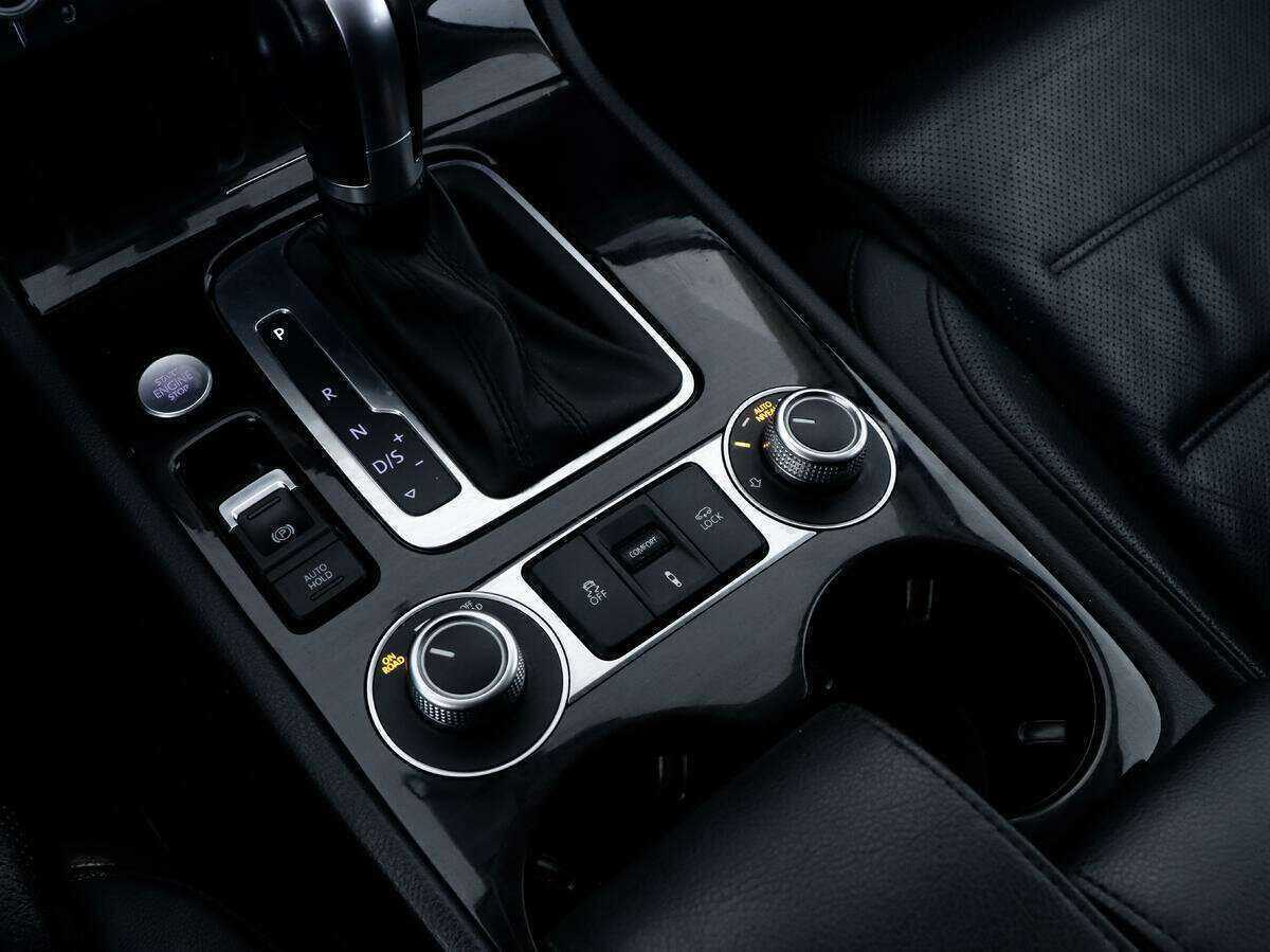 Купить Volkswagen Touareg с пробегом. Фото: #14