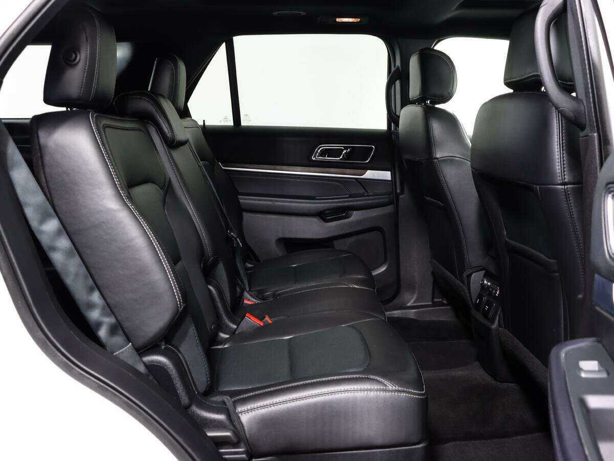 Купить Ford Explorer с пробегом. Фото: #14