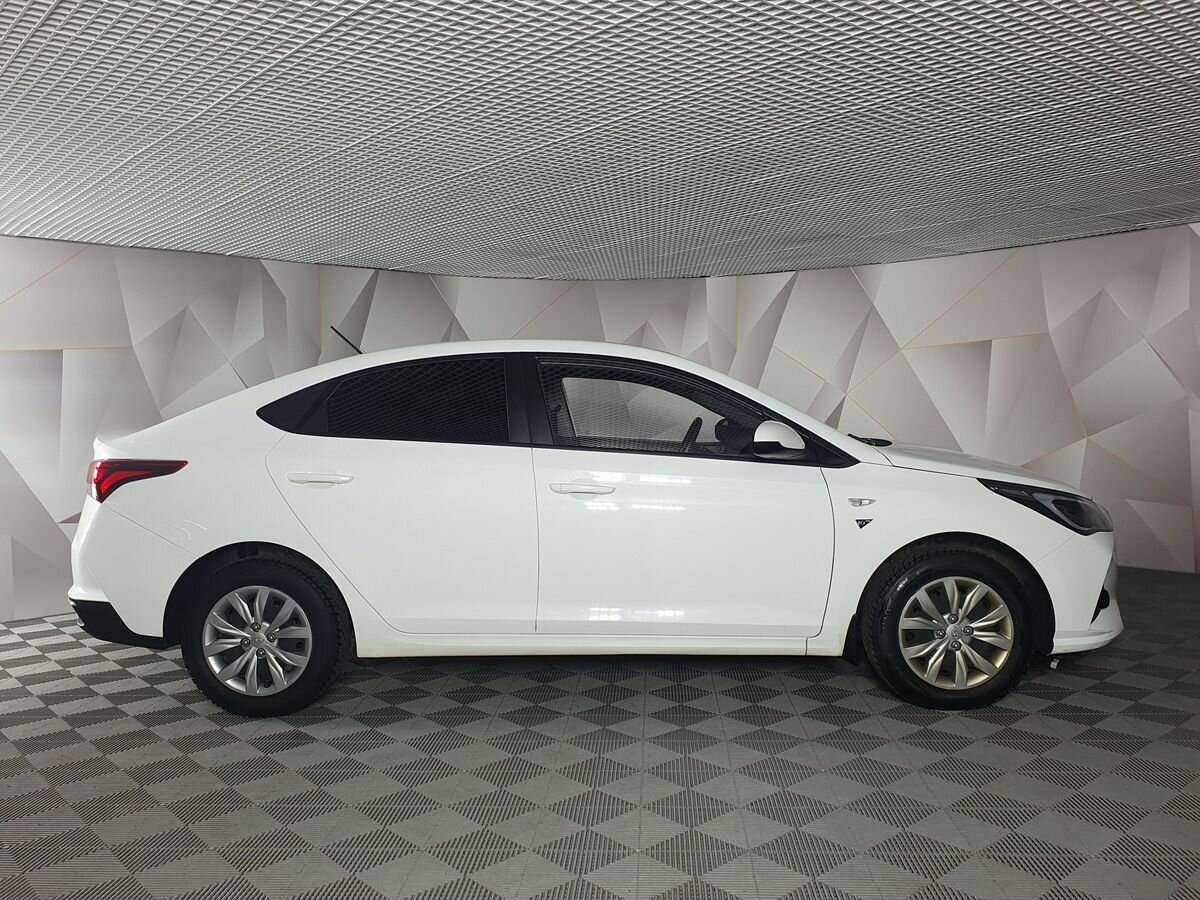 Купить Hyundai Solaris с пробегом. Фото: #3