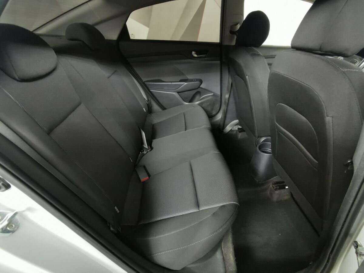 Купить Hyundai Solaris с пробегом. Фото: #11