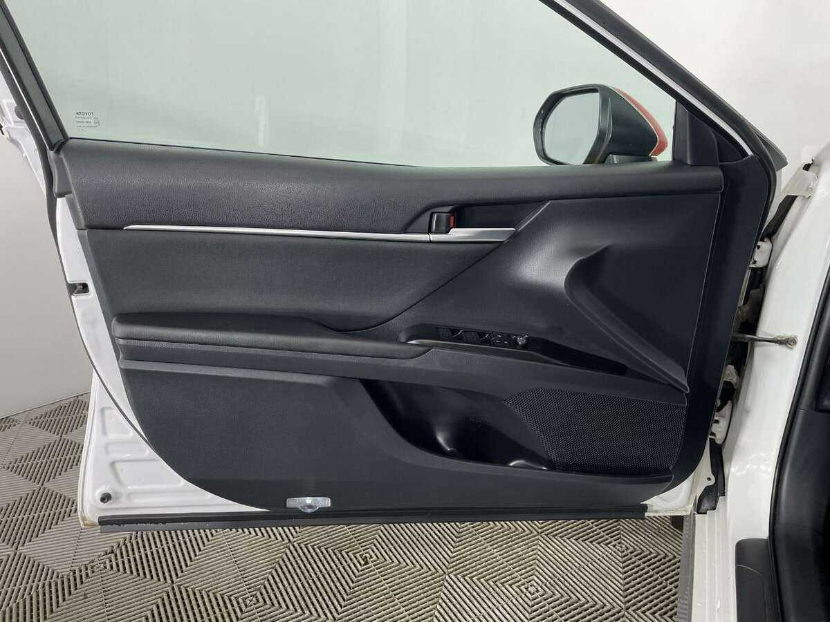 Купить Toyota Camry с пробегом. Фото: #7