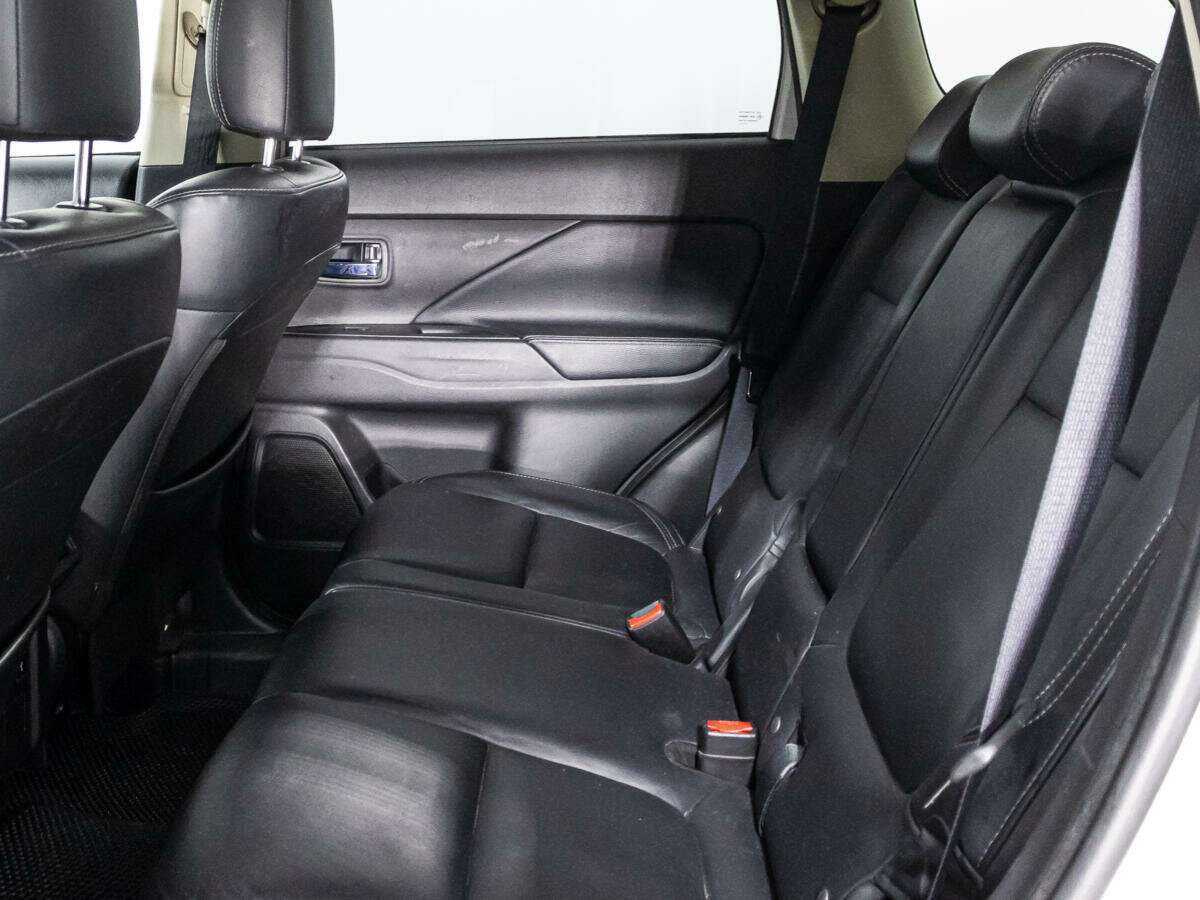 Купить Mitsubishi Outlander с пробегом. Фото: #9