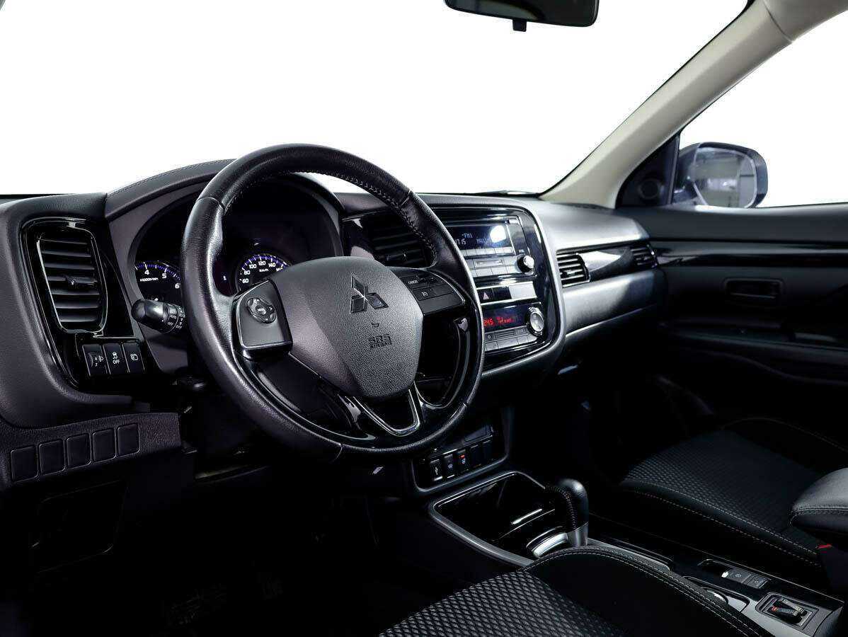 Купить Mitsubishi Outlander с пробегом. Фото: #10