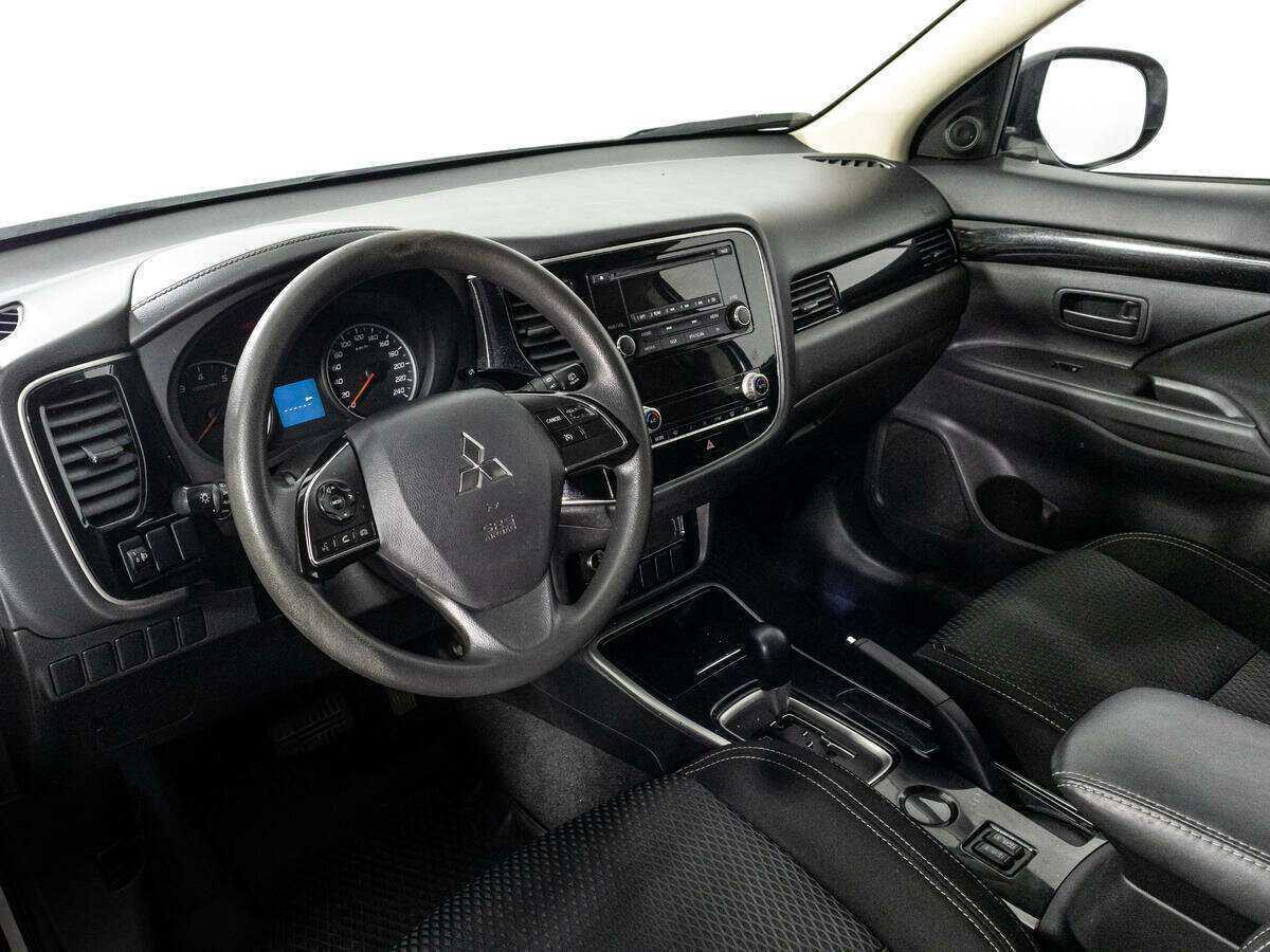 Купить Mitsubishi Outlander с пробегом. Фото: #10