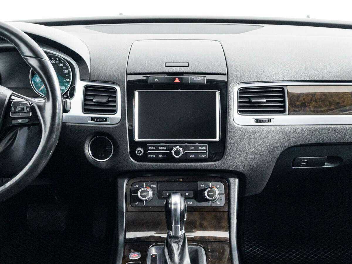 Купить Volkswagen Touareg с пробегом. Фото: #11
