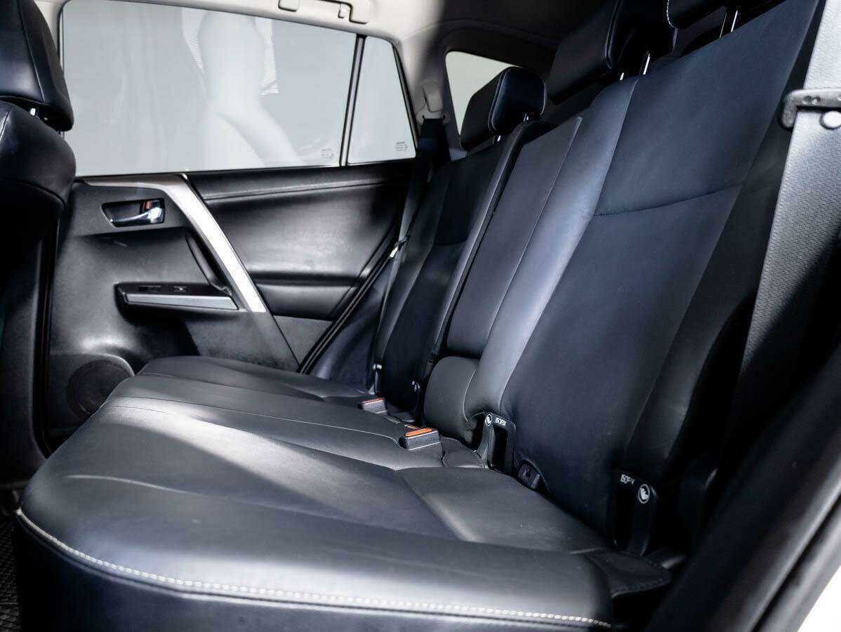 Купить Toyota RAV4 с пробегом. Фото: #12
