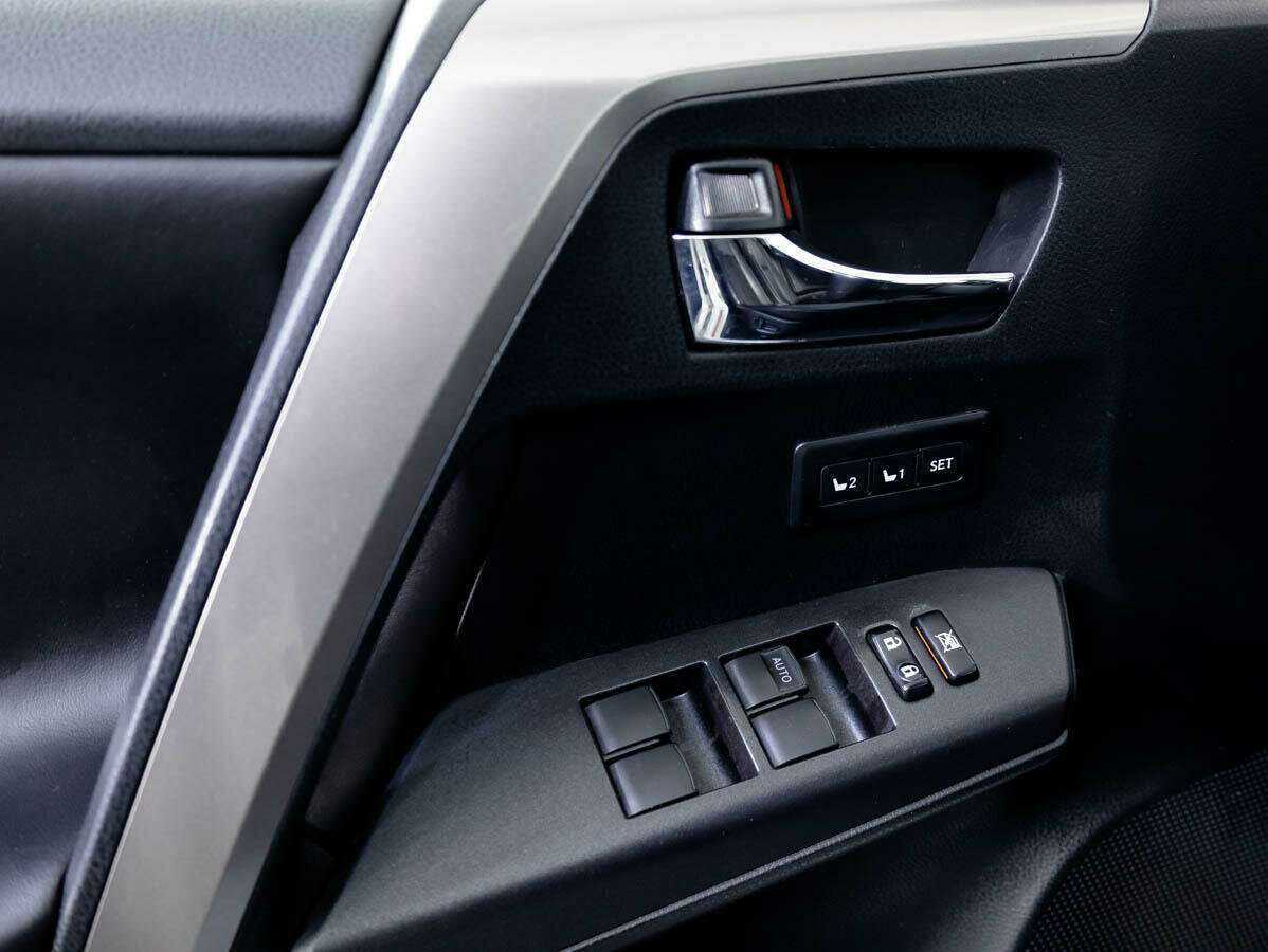 Купить Toyota RAV4 с пробегом. Фото: #17