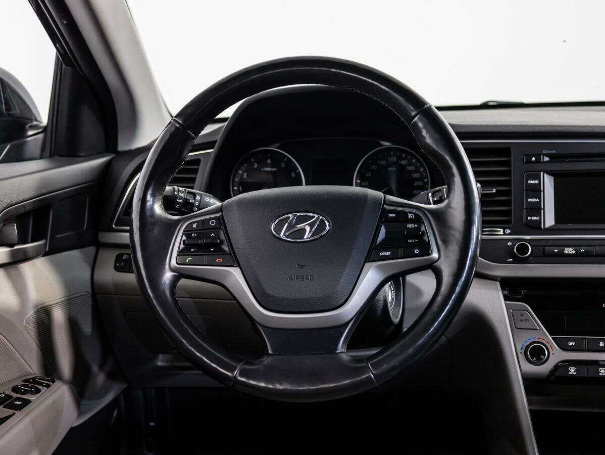 Купить Hyundai Elantra с пробегом. Фото: #9