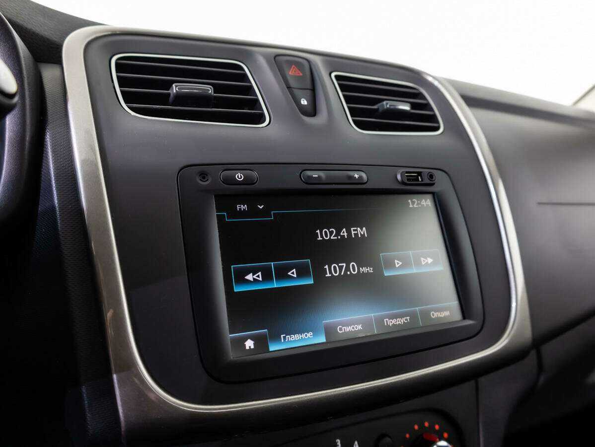 Купить Renault Logan с пробегом. Фото: #11