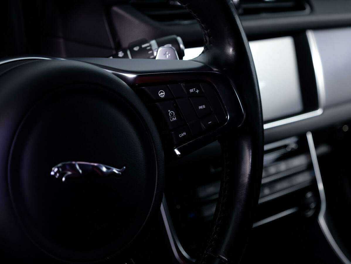 Купить Jaguar XF с пробегом. Фото: #24