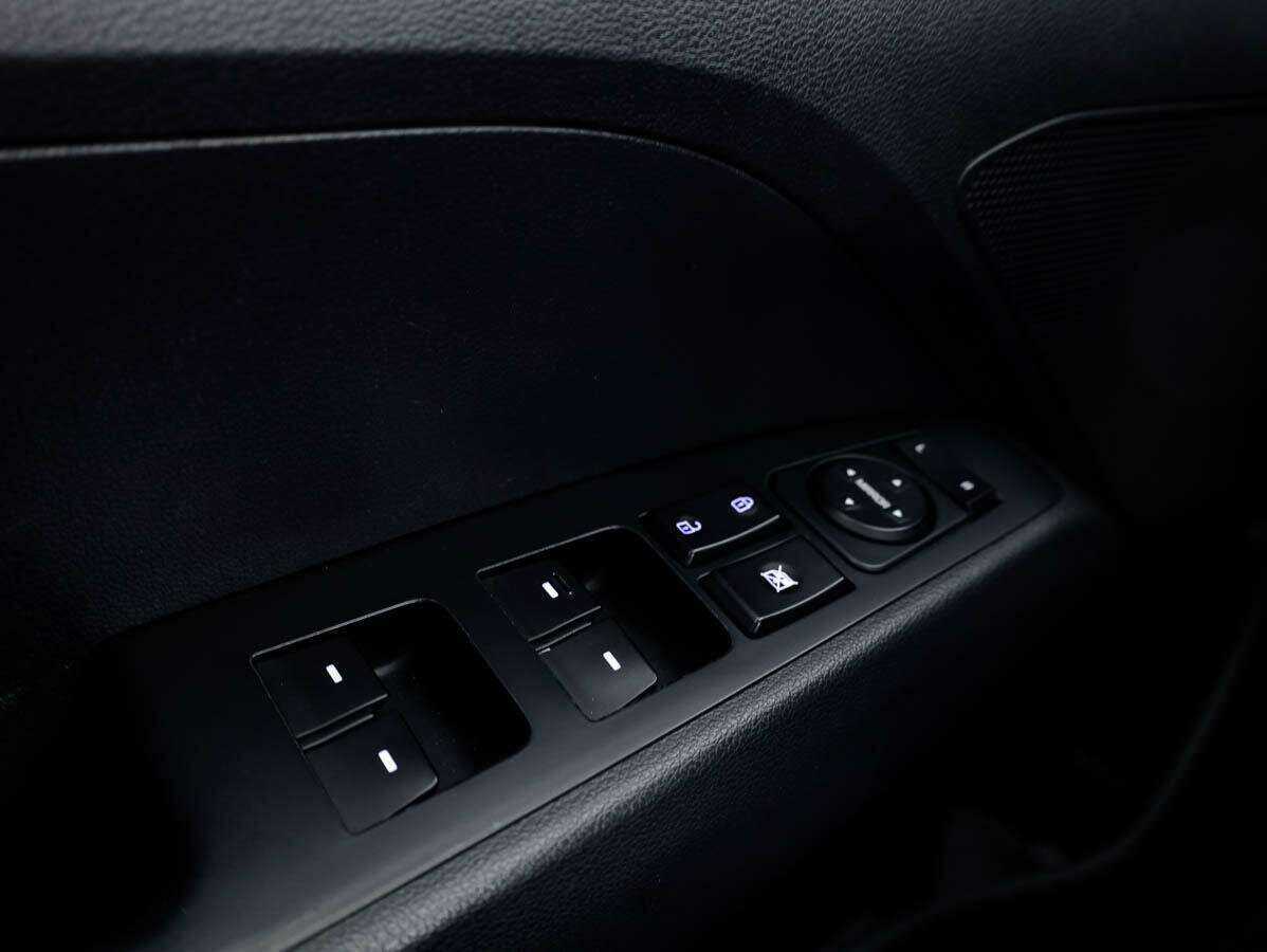 Купить Hyundai Elantra с пробегом. Фото: #11