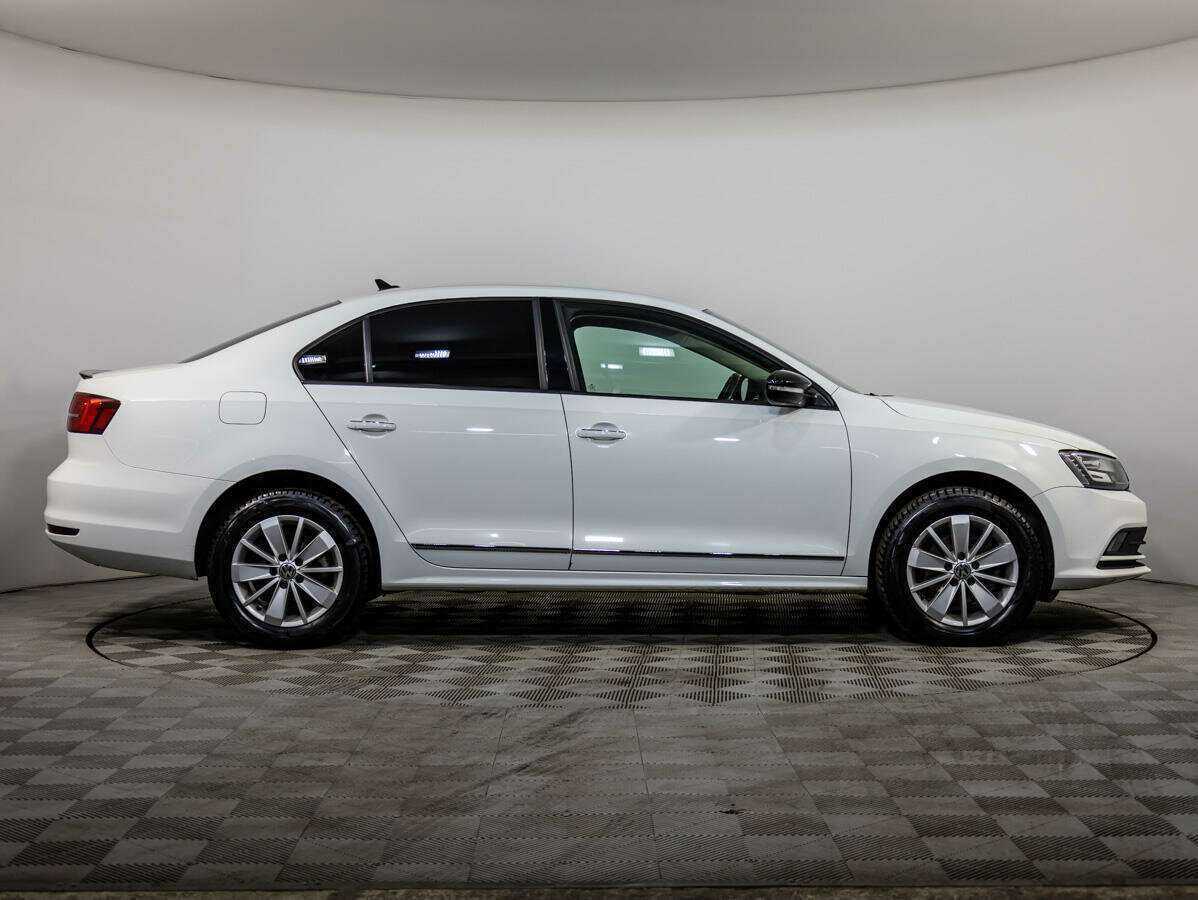 Купить Volkswagen Jetta с пробегом. Фото: #2