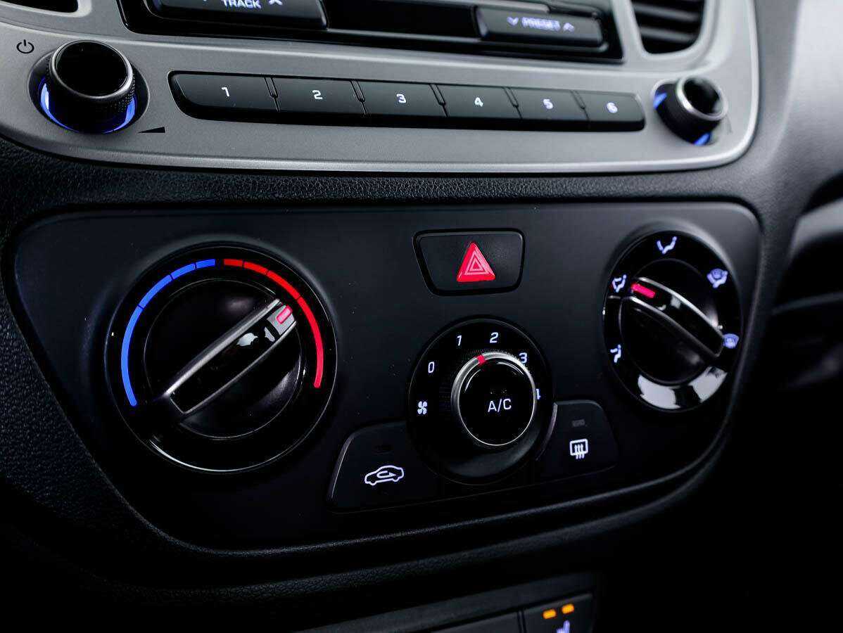 Купить Hyundai Solaris с пробегом. Фото: #17