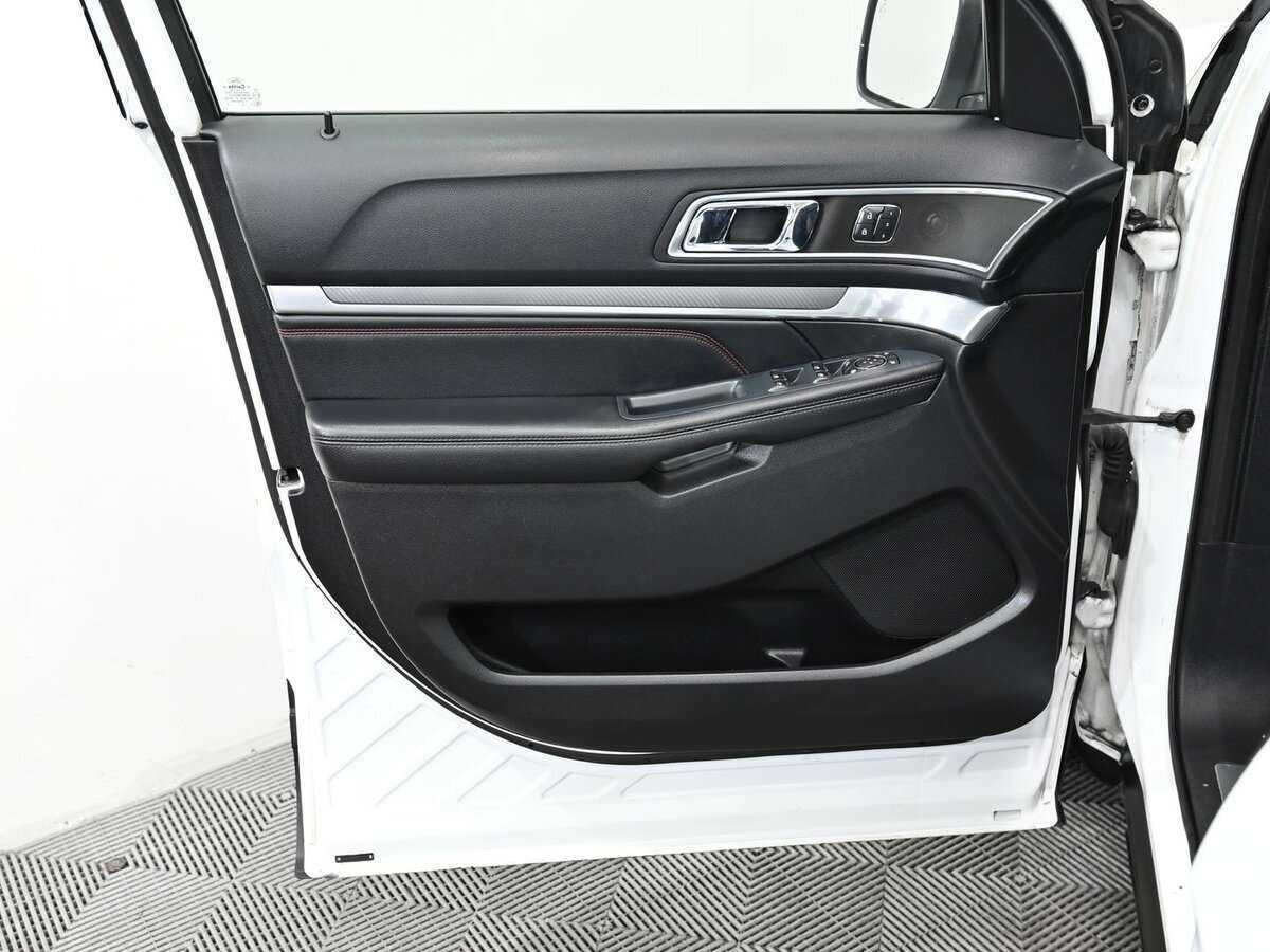 Купить Ford Explorer с пробегом. Фото: #15