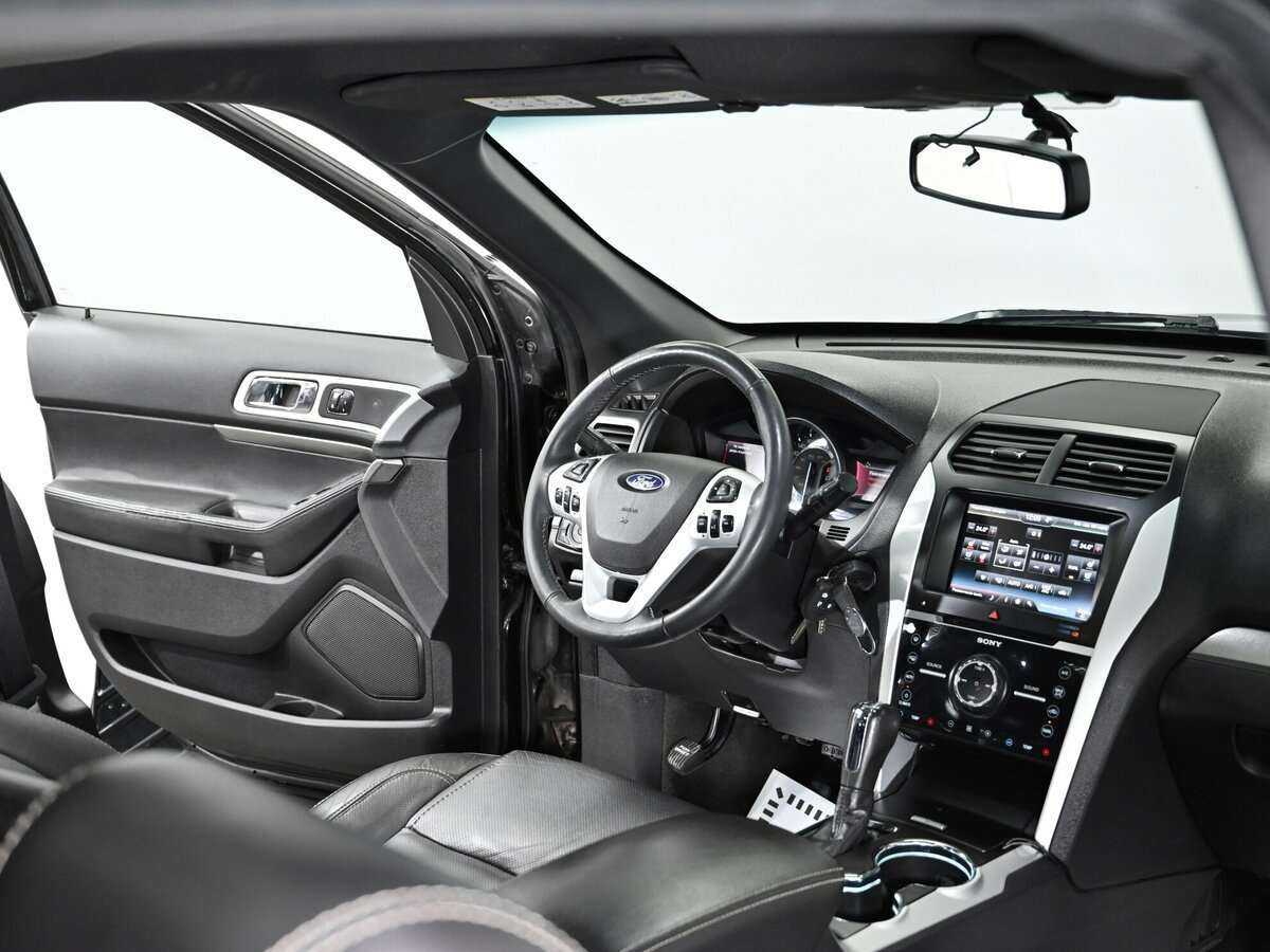 Купить Ford Explorer с пробегом. Фото: #4