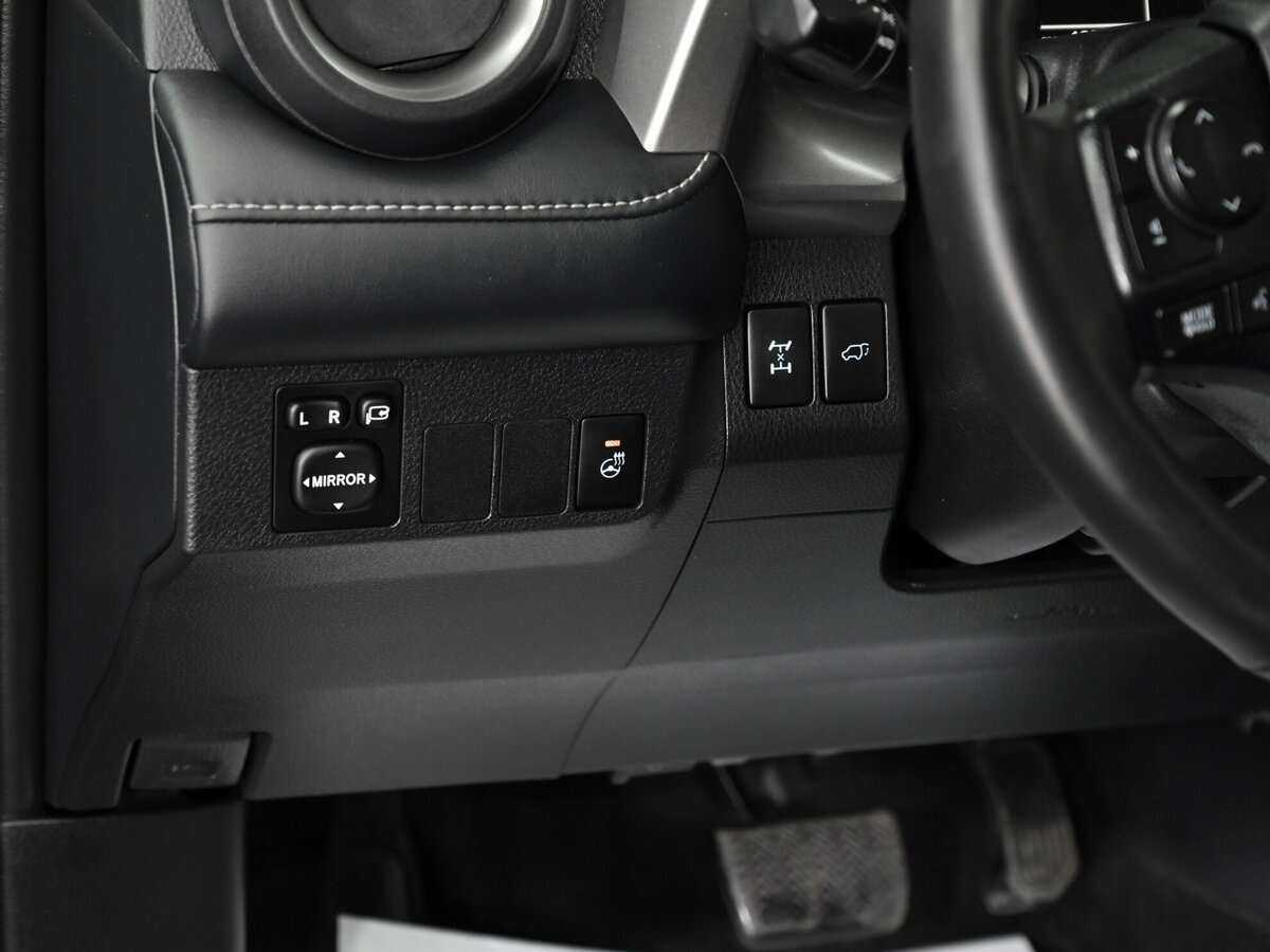 Купить Toyota RAV4 с пробегом. Фото: #8