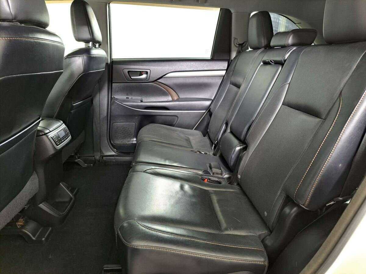 Купить Toyota Highlander с пробегом. Фото: #9