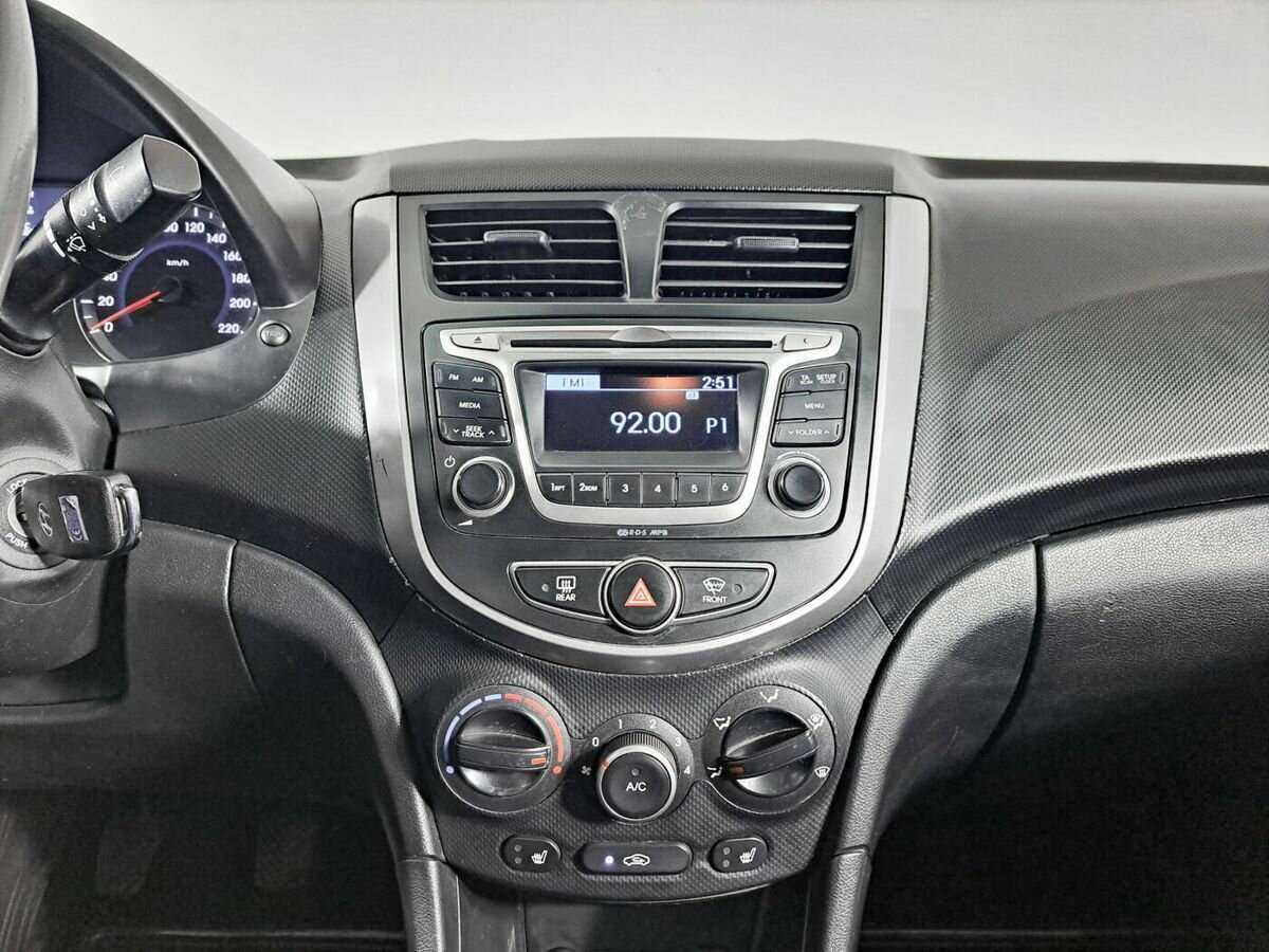 Купить Hyundai Solaris с пробегом. Фото: #11