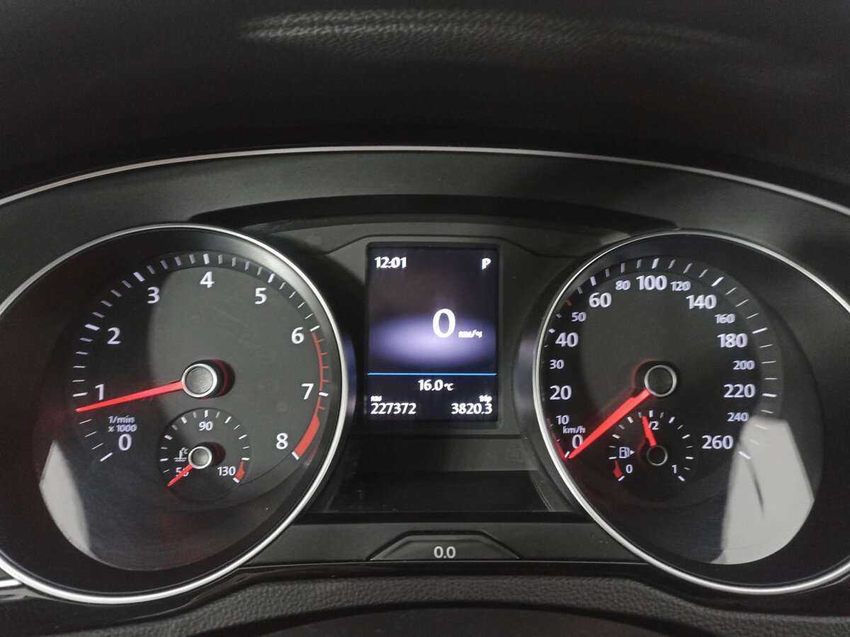 Купить Volkswagen Passat с пробегом. Фото: #10