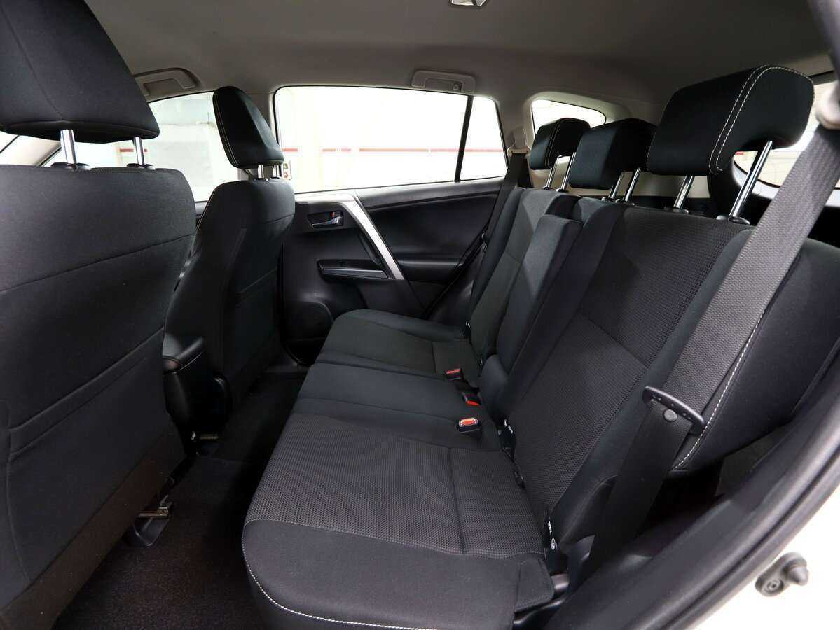 Купить Toyota RAV4 с пробегом. Фото: #18