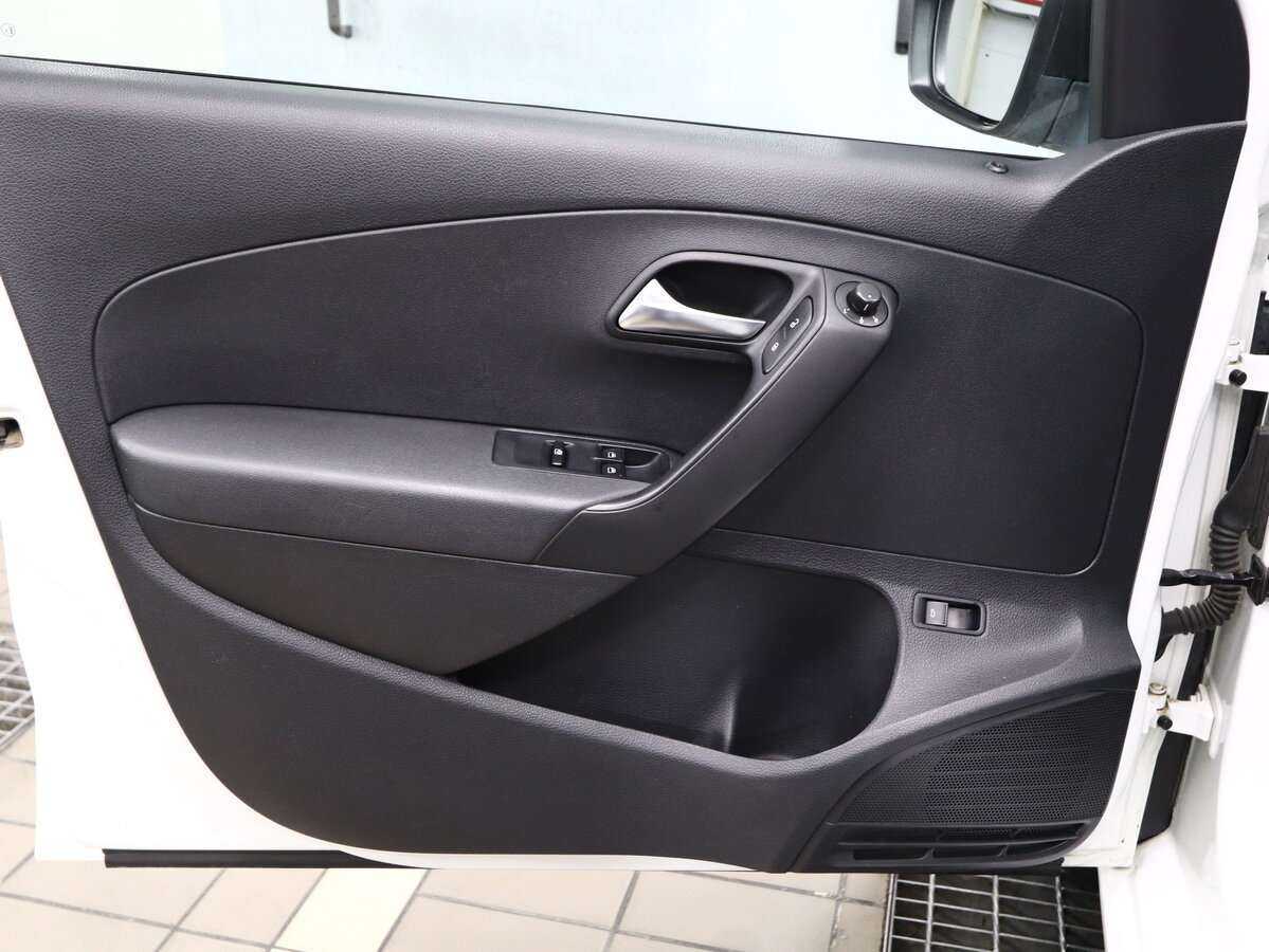 Купить Volkswagen Polo с пробегом. Фото: #13