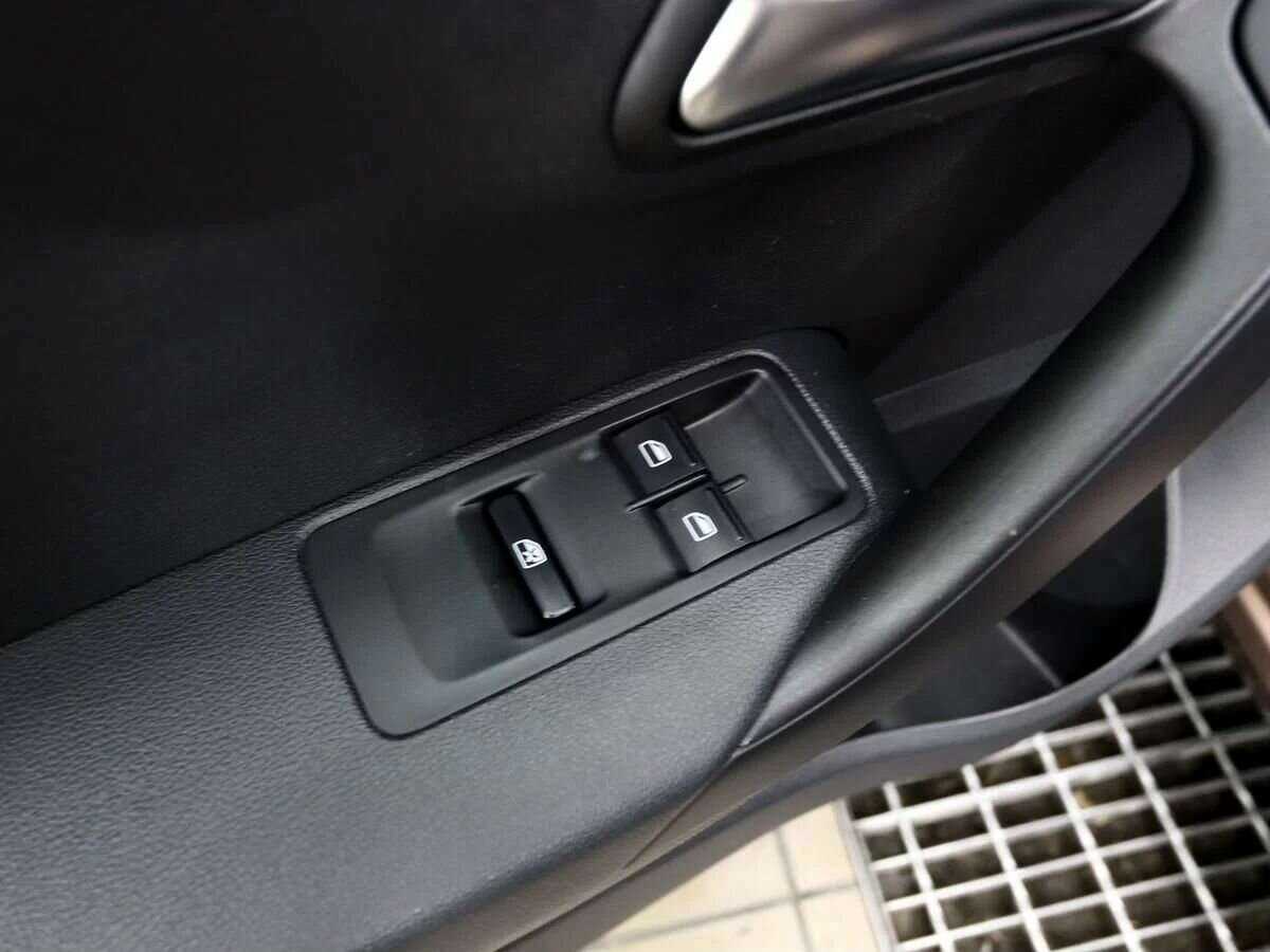 Купить Volkswagen Polo с пробегом. Фото: #14