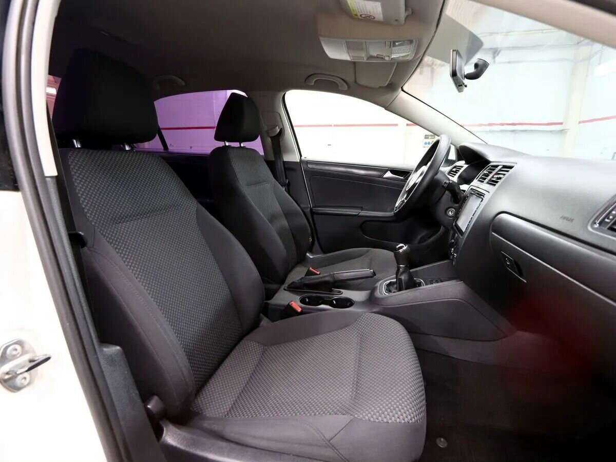 Купить Volkswagen Jetta с пробегом. Фото: #6